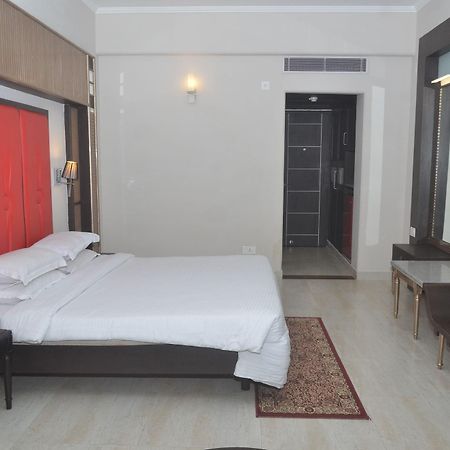 ดิ อมายา Hotel พาราณสี ภายนอก รูปภาพ