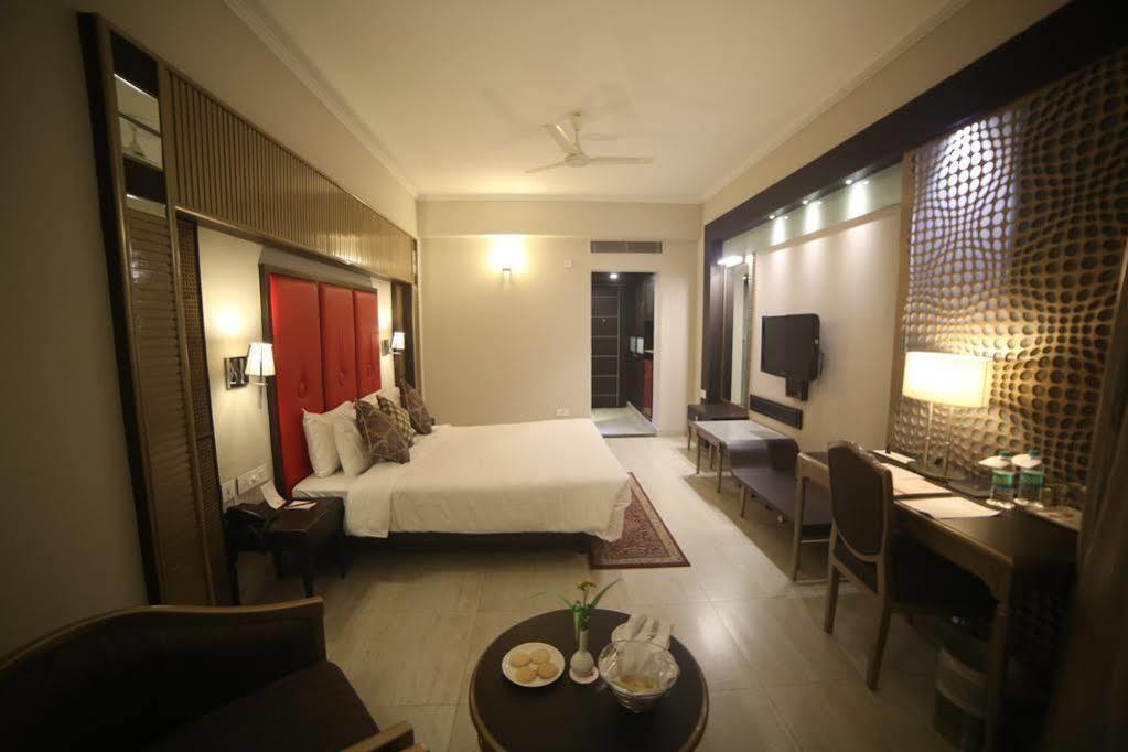 ดิ อมายา Hotel พาราณสี ภายนอก รูปภาพ
