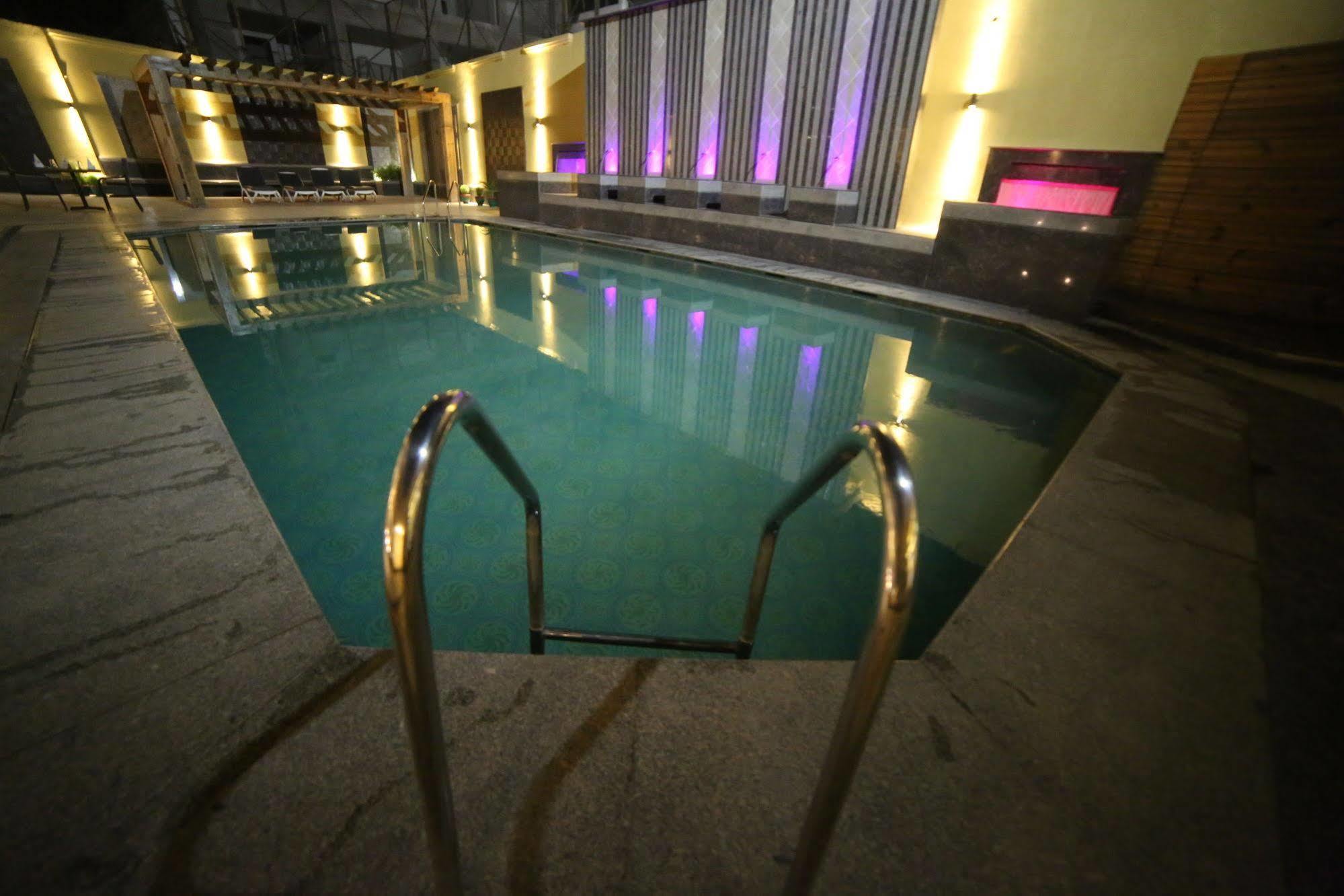 ดิ อมายา Hotel พาราณสี ภายนอก รูปภาพ