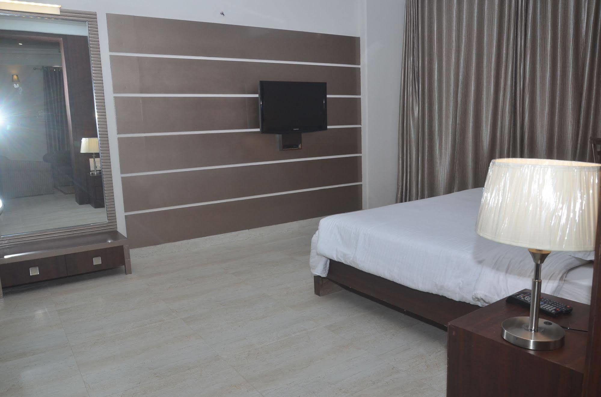 ดิ อมายา Hotel พาราณสี ภายนอก รูปภาพ
