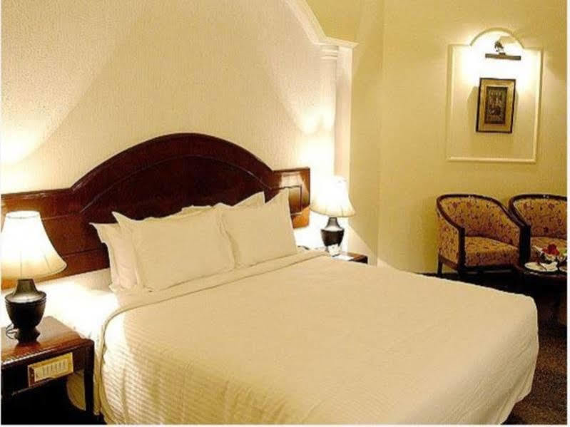 ดิ อมายา Hotel พาราณสี ภายนอก รูปภาพ